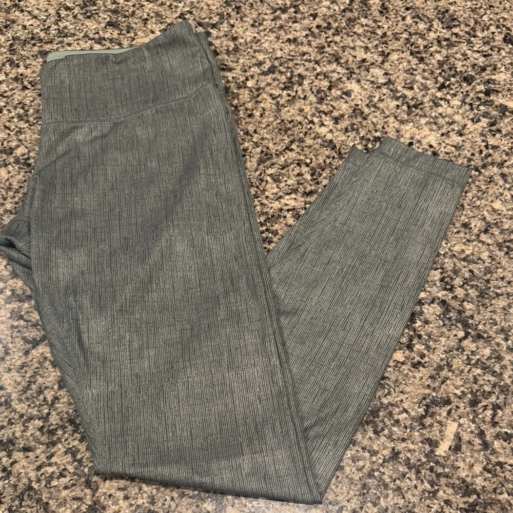 BNWOT Lululemon athletica Green Leggings Size 10